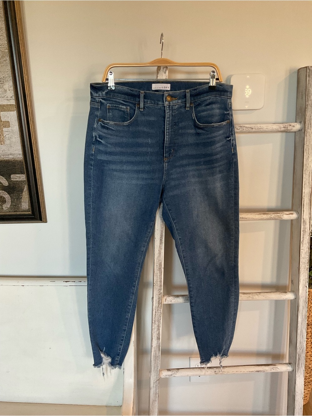 LOFT Curvy High Waist Skinny Ankle Women’s SZ 31 in Medium Distressed Wash EUC